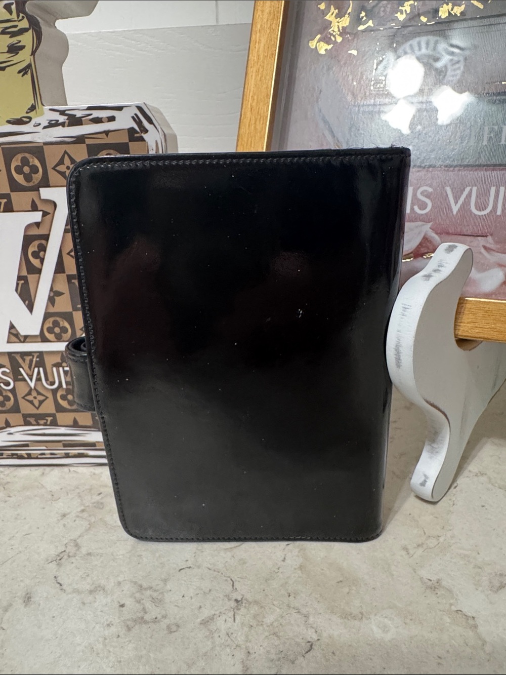 CHANEL Black Patent Leather CC Logo agenda/passport holder - Picture 2 of 9